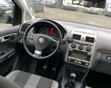 Черный Фольксваген Туран, объемом двигателя 1.6 л и пробегом 185 тыс. км за 8200 $, фото 14 на Automoto.ua