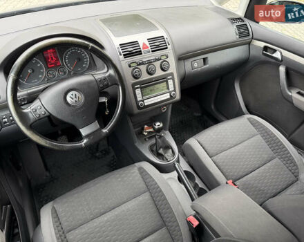 Черный Фольксваген Туран, объемом двигателя 1.6 л и пробегом 200 тыс. км за 7700 $, фото 36 на Automoto.ua