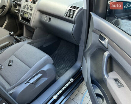 Чорний Фольксваген Туран, об'ємом двигуна 1.6 л та пробігом 227 тис. км за 7500 $, фото 31 на Automoto.ua