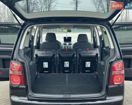 Чорний Фольксваген Туран, об'ємом двигуна 1.6 л та пробігом 147 тис. км за 8350 $, фото 16 на Automoto.ua