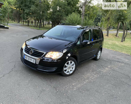 Черный Фольксваген Туран, объемом двигателя 1.6 л и пробегом 261 тыс. км за 7100 $, фото 5 на Automoto.ua