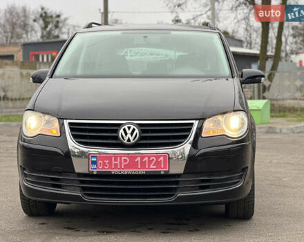 Черный Фольксваген Туран, объемом двигателя 1.6 л и пробегом 193 тыс. км за 7799 $, фото 1 на Automoto.ua