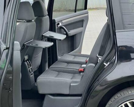 Чорний Фольксваген Туран, об'ємом двигуна 1.6 л та пробігом 147 тис. км за 8350 $, фото 13 на Automoto.ua