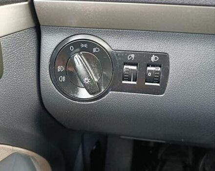 Черный Фольксваген Туран, объемом двигателя 1.6 л и пробегом 222 тыс. км за 7600 $, фото 14 на Automoto.ua