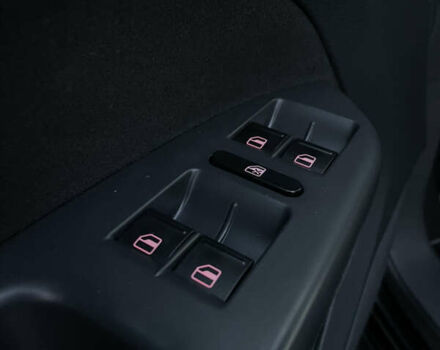 Чорний Фольксваген Туран, об'ємом двигуна 2 л та пробігом 292 тис. км за 8850 $, фото 36 на Automoto.ua