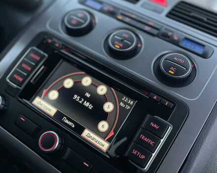 Чорний Фольксваген Туран, об'ємом двигуна 2 л та пробігом 292 тис. км за 8999 $, фото 69 на Automoto.ua