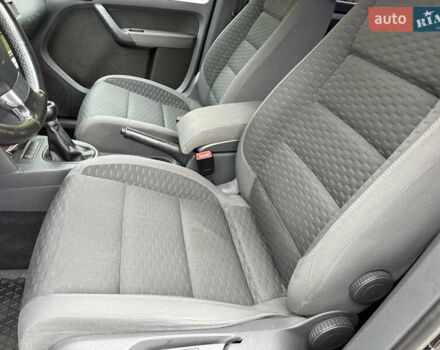 Черный Фольксваген Туран, объемом двигателя 1.6 л и пробегом 200 тыс. км за 7700 $, фото 28 на Automoto.ua