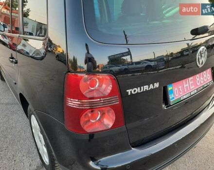 Черный Фольксваген Туран, объемом двигателя 1.6 л и пробегом 213 тыс. км за 8550 $, фото 107 на Automoto.ua