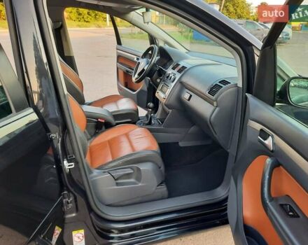 Черный Фольксваген Туран, объемом двигателя 1.6 л и пробегом 213 тыс. км за 8550 $, фото 160 на Automoto.ua