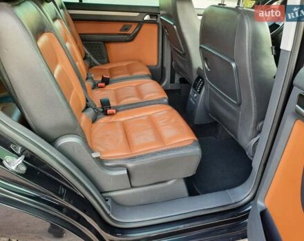 Черный Фольксваген Туран, объемом двигателя 1.6 л и пробегом 213 тыс. км за 8550 $, фото 130 на Automoto.ua