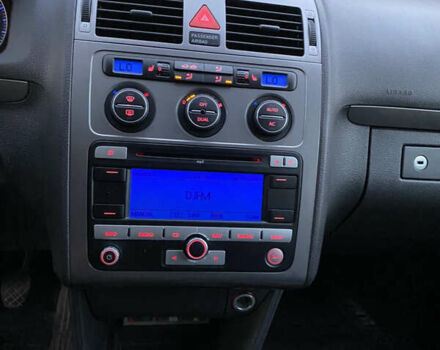 Черный Фольксваген Туран, объемом двигателя 1.6 л и пробегом 261 тыс. км за 7100 $, фото 9 на Automoto.ua