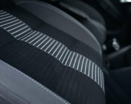 Чорний Фольксваген Туран, об'ємом двигуна 2 л та пробігом 292 тис. км за 8999 $, фото 68 на Automoto.ua