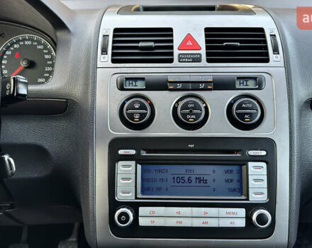 Черный Фольксваген Туран, объемом двигателя 1.6 л и пробегом 176 тыс. км за 8198 $, фото 52 на Automoto.ua