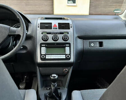 Черный Фольксваген Туран, объемом двигателя 1.6 л и пробегом 176 тыс. км за 8198 $, фото 51 на Automoto.ua