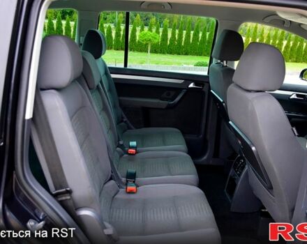 Черный Фольксваген Туран, объемом двигателя 2 л и пробегом 268 тыс. км за 2400 $, фото 8 на Automoto.ua