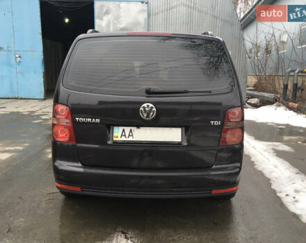 Черный Фольксваген Туран, объемом двигателя 1.9 л и пробегом 435 тыс. км за 6500 $, фото 3 на Automoto.ua