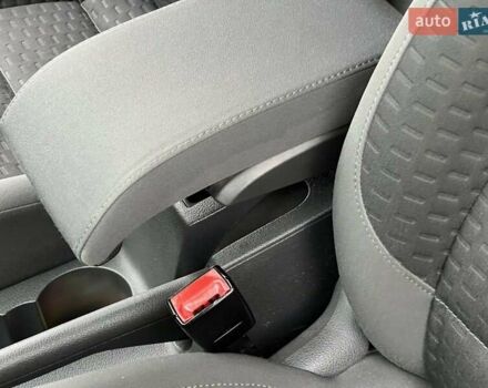 Чорний Фольксваген Туран, об'ємом двигуна 1.6 л та пробігом 147 тис. км за 8350 $, фото 34 на Automoto.ua