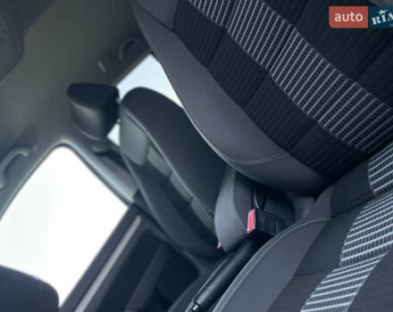 Чорний Фольксваген Туран, об'ємом двигуна 2 л та пробігом 292 тис. км за 8850 $, фото 53 на Automoto.ua