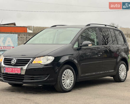 Черный Фольксваген Туран, объемом двигателя 1.6 л и пробегом 193 тыс. км за 7799 $, фото 4 на Automoto.ua
