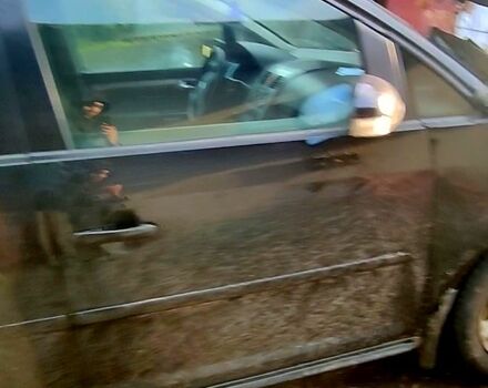 Черный Фольксваген Туран, объемом двигателя 1.9 л и пробегом 269 тыс. км за 3000 $, фото 3 на Automoto.ua