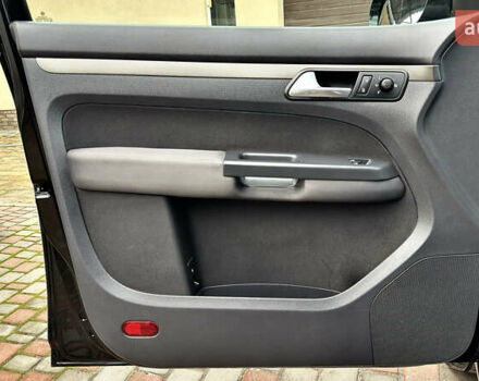 Черный Фольксваген Туран, объемом двигателя 1.6 л и пробегом 176 тыс. км за 8198 $, фото 75 на Automoto.ua