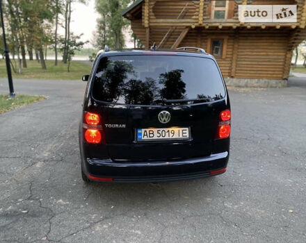 Черный Фольксваген Туран, объемом двигателя 1.6 л и пробегом 261 тыс. км за 7100 $, фото 2 на Automoto.ua