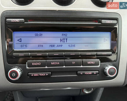 Черный Фольксваген Туран, объемом двигателя 1.4 л и пробегом 227 тыс. км за 7200 $, фото 44 на Automoto.ua