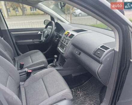 Чорний Фольксваген Туран, об'ємом двигуна 1.6 л та пробігом 260 тис. км за 6299 $, фото 29 на Automoto.ua