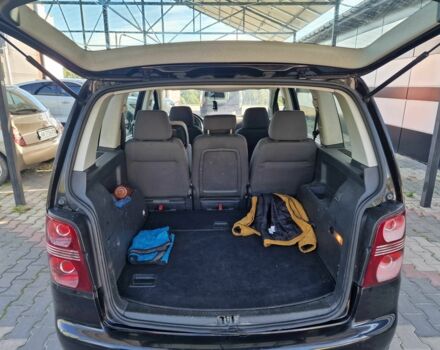 Черный Фольксваген Туран, объемом двигателя 1.6 л и пробегом 231 тыс. км за 5800 $, фото 9 на Automoto.ua