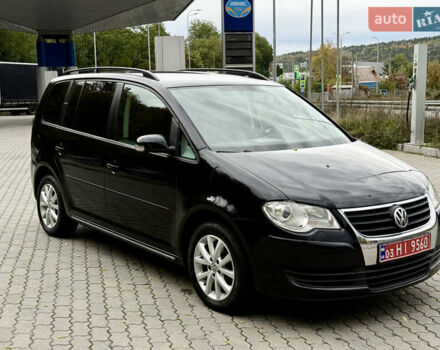 Черный Фольксваген Туран, объемом двигателя 1.6 л и пробегом 200 тыс. км за 7700 $, фото 5 на Automoto.ua