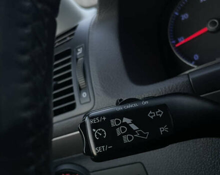 Чорний Фольксваген Туран, об'ємом двигуна 2 л та пробігом 292 тис. км за 8850 $, фото 61 на Automoto.ua