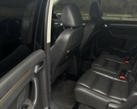 Черный Фольксваген Туран, объемом двигателя 1.4 л и пробегом 247 тыс. км за 7500 $, фото 12 на Automoto.ua