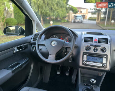 Черный Фольксваген Туран, объемом двигателя 1.6 л и пробегом 220 тыс. км за 7700 $, фото 44 на Automoto.ua