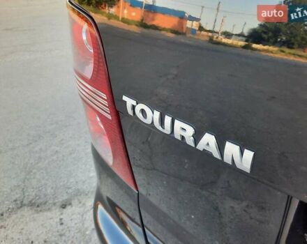Черный Фольксваген Туран, объемом двигателя 1.6 л и пробегом 213 тыс. км за 8550 $, фото 113 на Automoto.ua