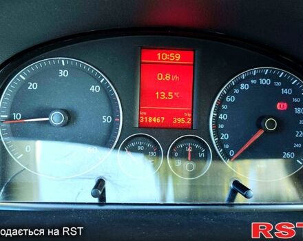 Черный Фольксваген Туран, объемом двигателя 2 л и пробегом 318 тыс. км за 2400 $, фото 13 на Automoto.ua