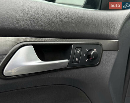 Черный Фольксваген Туран, объемом двигателя 1.4 л и пробегом 227 тыс. км за 7200 $, фото 35 на Automoto.ua