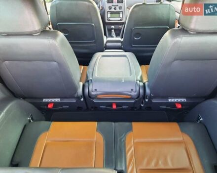 Черный Фольксваген Туран, объемом двигателя 1.6 л и пробегом 213 тыс. км за 8550 $, фото 120 на Automoto.ua