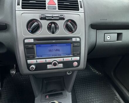 Черный Фольксваген Туран, объемом двигателя 1.9 л и пробегом 280 тыс. км за 4500 $, фото 10 на Automoto.ua