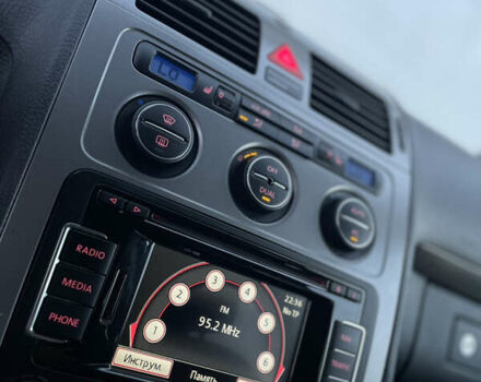 Чорний Фольксваген Туран, об'ємом двигуна 2 л та пробігом 292 тис. км за 8999 $, фото 54 на Automoto.ua