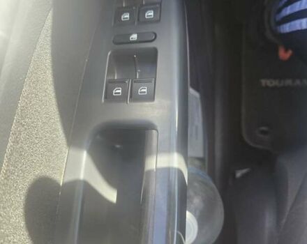 Чорний Фольксваген Туран, об'ємом двигуна 1.4 л та пробігом 216 тис. км за 7800 $, фото 1 на Automoto.ua