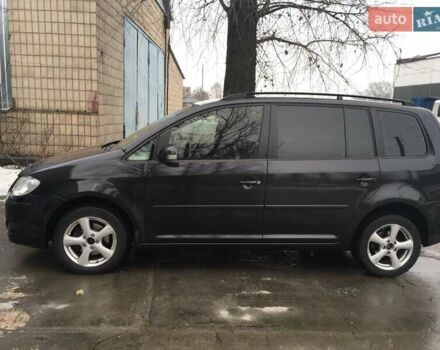 Черный Фольксваген Туран, объемом двигателя 1.9 л и пробегом 435 тыс. км за 6500 $, фото 1 на Automoto.ua