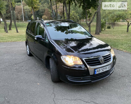 Черный Фольксваген Туран, объемом двигателя 1.6 л и пробегом 261 тыс. км за 7100 $, фото 6 на Automoto.ua