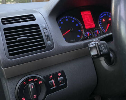 Черный Фольксваген Туран, объемом двигателя 1.6 л и пробегом 261 тыс. км за 7100 $, фото 17 на Automoto.ua