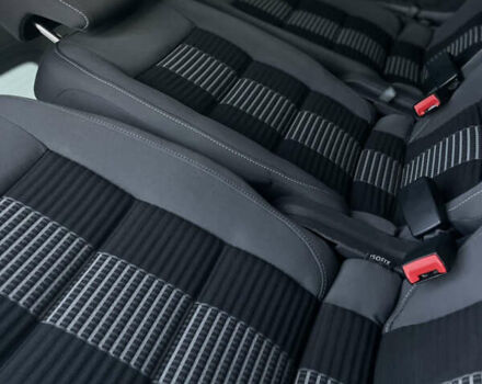 Чорний Фольксваген Туран, об'ємом двигуна 2 л та пробігом 292 тис. км за 8999 $, фото 89 на Automoto.ua