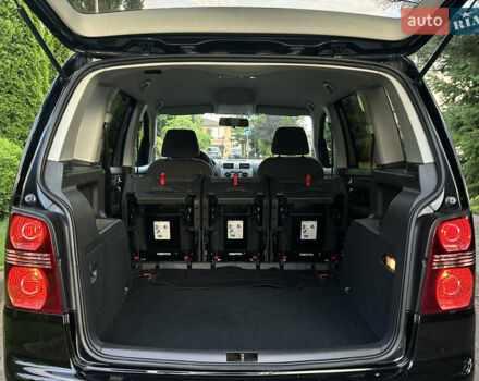 Черный Фольксваген Туран, объемом двигателя 1.6 л и пробегом 220 тыс. км за 7700 $, фото 21 на Automoto.ua