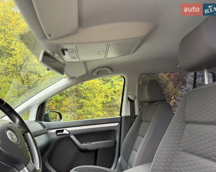 Чорний Фольксваген Туран, об'ємом двигуна 1.6 л та пробігом 200 тис. км за 7950 $, фото 32 на Automoto.ua