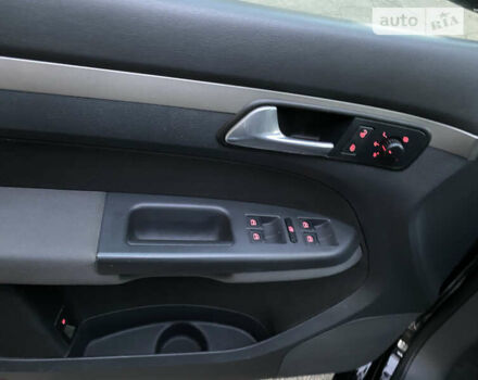 Черный Фольксваген Туран, объемом двигателя 1.6 л и пробегом 261 тыс. км за 7100 $, фото 14 на Automoto.ua