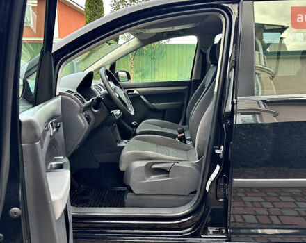 Черный Фольксваген Туран, объемом двигателя 1.6 л и пробегом 176 тыс. км за 8198 $, фото 39 на Automoto.ua