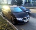 Черный Фольксваген Туран, объемом двигателя 1.4 л и пробегом 240 тыс. км за 5200 $, фото 1 на Automoto.ua