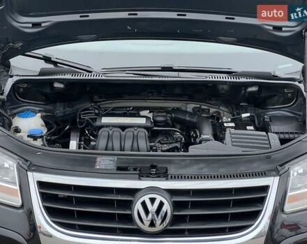 Чорний Фольксваген Туран, об'ємом двигуна 1.6 л та пробігом 147 тис. км за 8350 $, фото 48 на Automoto.ua